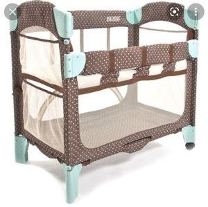 Arms Reach mini 2-in-1 brown & mint dotted cosleeper bassinet w/ leg extensions